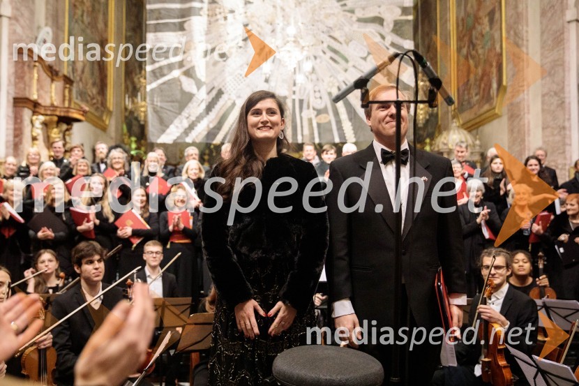  Ana Beard Fernandez, sopran;  Dominic Bevan, tenorSlavnostni božični koncert Slovenskega in Britanskega parlamentarnega zbora