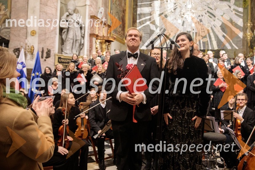  Dominic Bevan, tenor;  Ana Beard Fernandez, sopranSlavnostni božični koncert Slovenskega in Britanskega parlamentarnega zbora