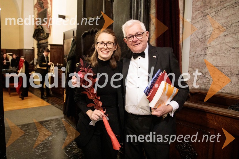  Ana Maria Beguš, zborovodkinja Parlamentarnega pevskega zbora Kvorum;  Lord German, Poslanec Zgornjega doma Združenega kraljestvaSlavnostni božični koncert Slovenskega in Britanskega parlamentarnega zbora