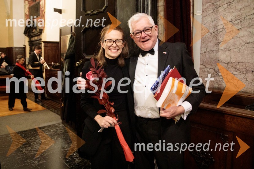  Ana Maria Beguš, zborovodkinja Parlamentarnega pevskega zbora Kvorum;  Lord German, Poslanec Zgornjega doma Združenega kraljestvaSlavnostni božični koncert Slovenskega in Britanskega parlamentarnega zbora