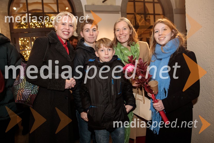 mag. Urška Klakočar Zupančič, predsednica Državnega zbora RS, podpredsednica, Gibanje Svoboda;  ... ;  ... ;  Tiffany Sadler, Britanska veleposlanica;  ... Slavnostni božični koncert Slovenskega in Britanskega parlamentarnega zbora