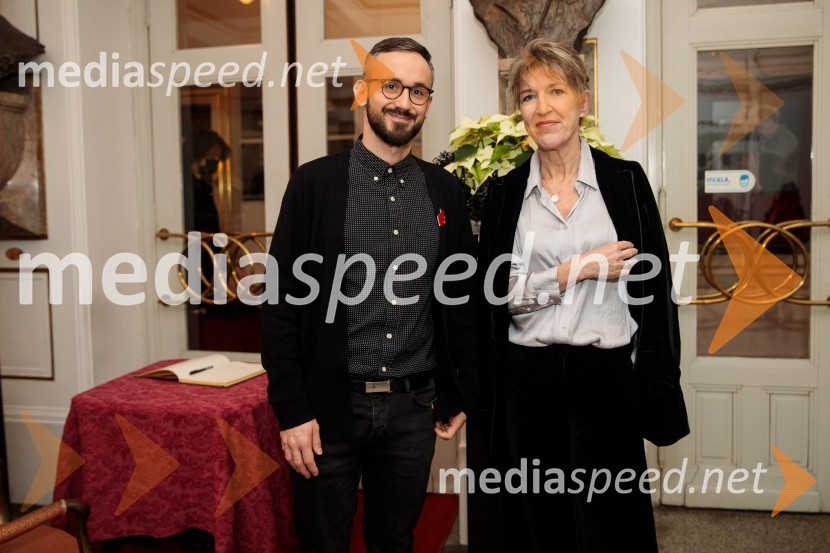  Jernej Pristov, vodja službe za odnose z javnostmi SNG Drama Ljubljana;  Vesna Jurca Tadel, ravnateljice SNG Drama LjubljanaMojih 5 minut je danes, dobrodelni koncert za Sklad Jerneja Šugmana