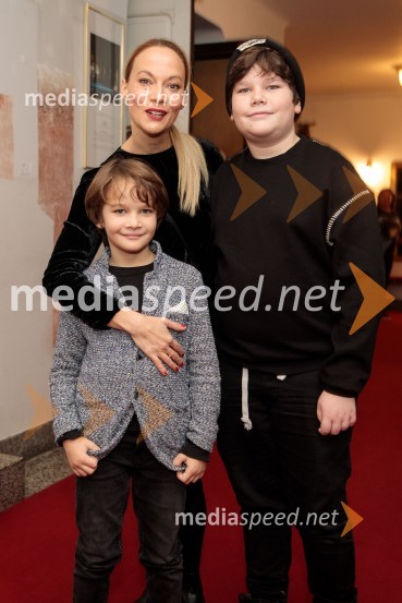  Oskar Emeršič;  Viktorija Bencik Emeršič, igralka;  Tibor EmeršičMojih 5 minut je danes, dobrodelni koncert za Sklad Jerneja Šugmana