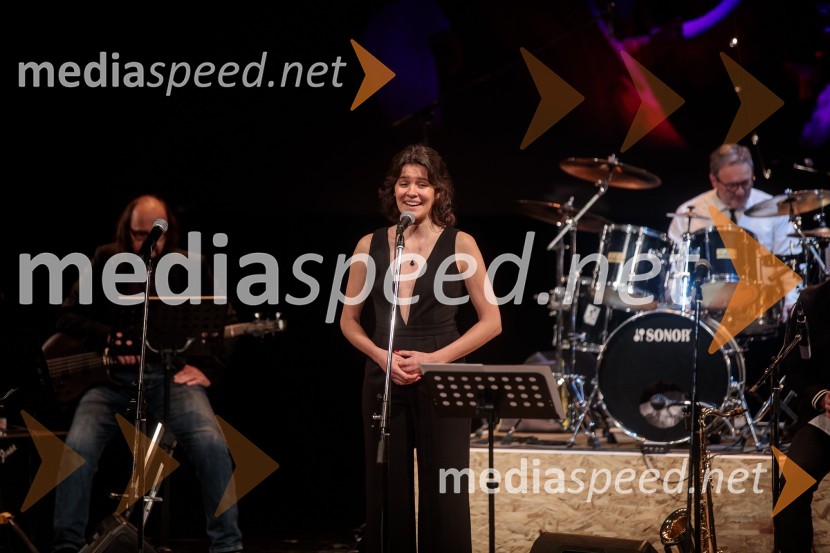  Urša Kavčič, igralkaMojih 5 minut je danes, dobrodelni koncert za Sklad Jerneja Šugmana