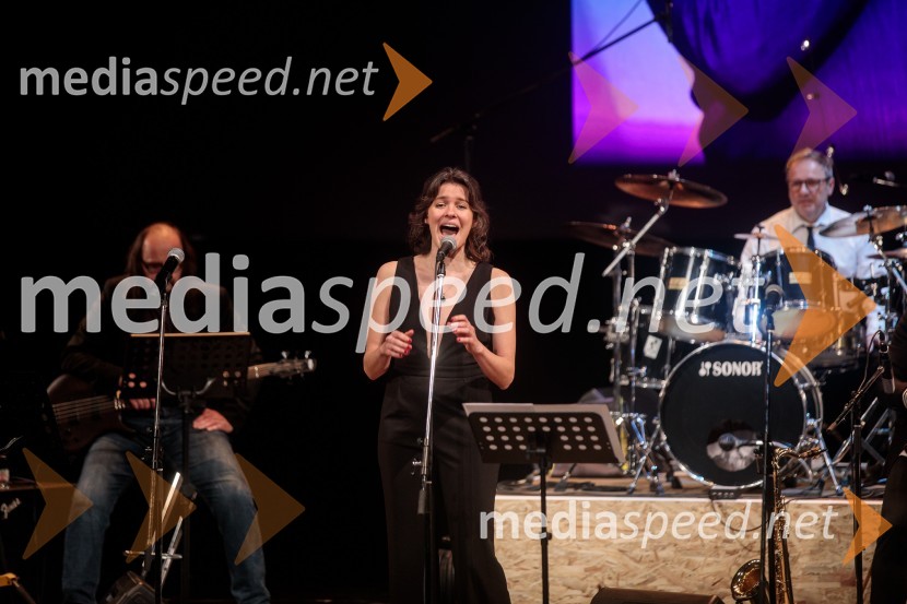  Urša Kavčič, igralkaMojih 5 minut je danes, dobrodelni koncert za Sklad Jerneja Šugmana