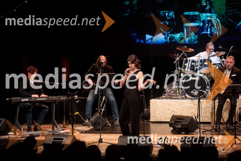  Urša Kavčič, igralkaMojih 5 minut je danes, dobrodelni koncert za Sklad Jerneja Šugmana