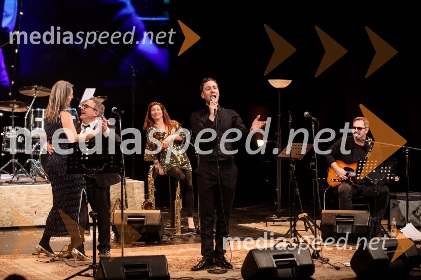  Nina Valič, igralka;  Bojan Emeršič, igralec;  Sabina  Kogovšek, igralka;  Klemen Slakonja, igralec, komik in TV voditelj;  Jurij  Zrnec, igralecMojih 5 minut je danes, dobrodelni koncert za Sklad Jerneja Šugmana