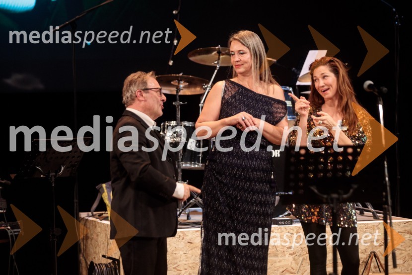  Bojan Emeršič, igralec;  Nina Valič, igralka;  Sabina  Kogovšek, igralkaMojih 5 minut je danes, dobrodelni koncert za Sklad Jerneja Šugmana