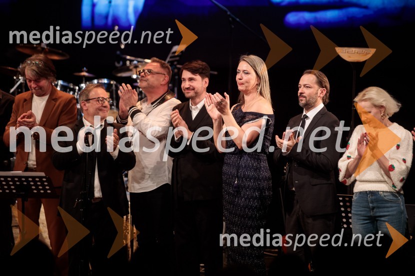  Robert Pešut - Magnifico, glasbenik;  Bojan Emeršič, igralec;  ... ;  Saša Tabaković, igralec, nekdanji poslanec SMC;  Nina Valič, igralka;  ... ;  Polona  Juh, igralkaMojih 5 minut je danes, dobrodelni koncert za Sklad Jerneja Šugmana