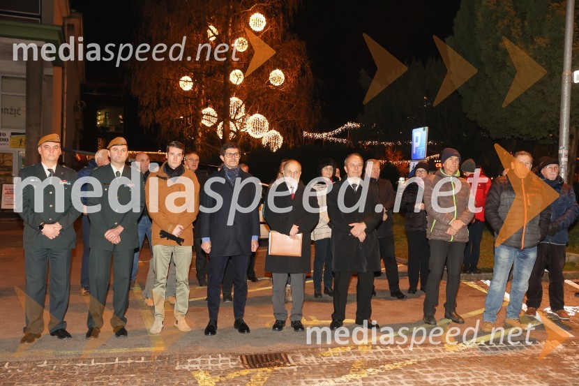  ... ;  ... ;  Janez Černe, podžupan Mestne občine Kranj;  Matjaž Rakovec, župan Mestne občine Kranj;   Vitomir Gros, nekdanji župan Kranja;  ... ;  ... ;  ... Spominska slovesnost ob dnevu samostojnosti in enotnosti, Mestna občina Kranj