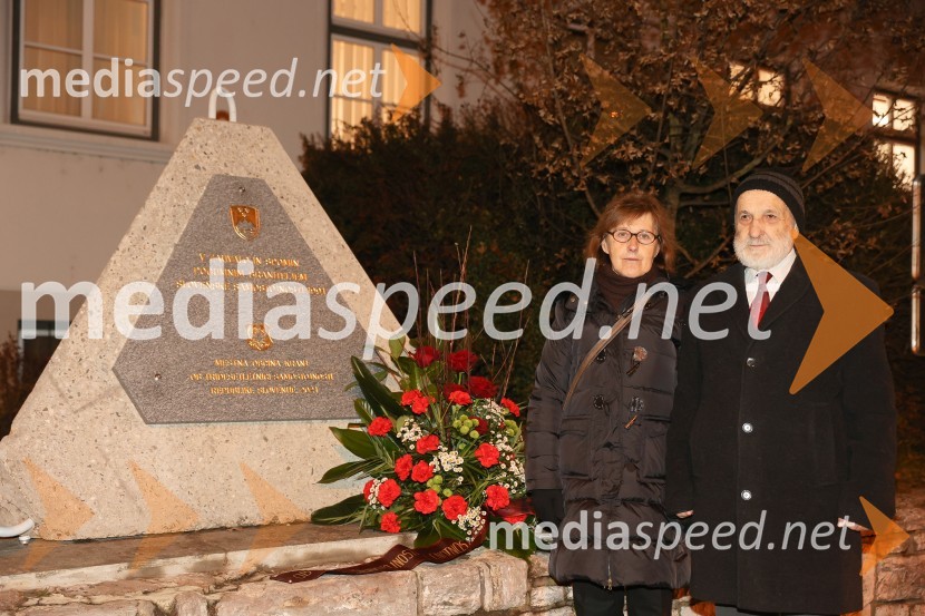  Romana Gros;   Vitomir Gros, nekdanji župan KranjaSpominska slovesnost ob dnevu samostojnosti in enotnosti, Mestna občina Kranj