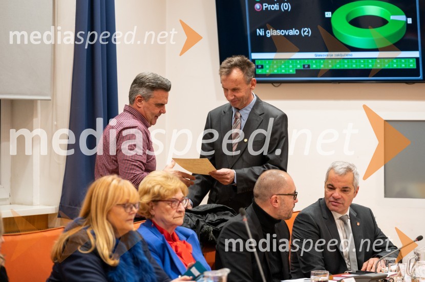  Aleš Ciringer, svetnik MOM;  ... Prva konstitutivna in izredna seja Mestnega sveta Mestne občine Maribor