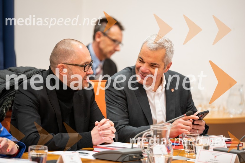  Gregor Reichenberg,  podžupan MOM za področje arhitekture in prostora;  Aleksander Saša Arsenovič, župan, Mestna občina MariborPrva konstitutivna in izredna seja Mestnega sveta Mestne občine Maribor