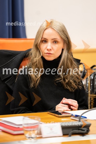  Tamara Kurnik, svetnica MOMPrva konstitutivna in izredna seja Mestnega sveta Mestne občine Maribor