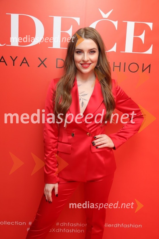  Maja Keuc, pevka, AmayaAmaya in DH fashion s predstavitvijo nove kolekcije Rdeče