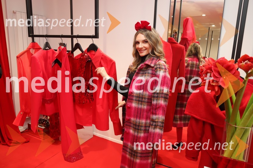  Marisa Višnić Maver, tv voditeljica, manekenkaAmaya in DH fashion s predstavitvijo nove kolekcije Rdeče