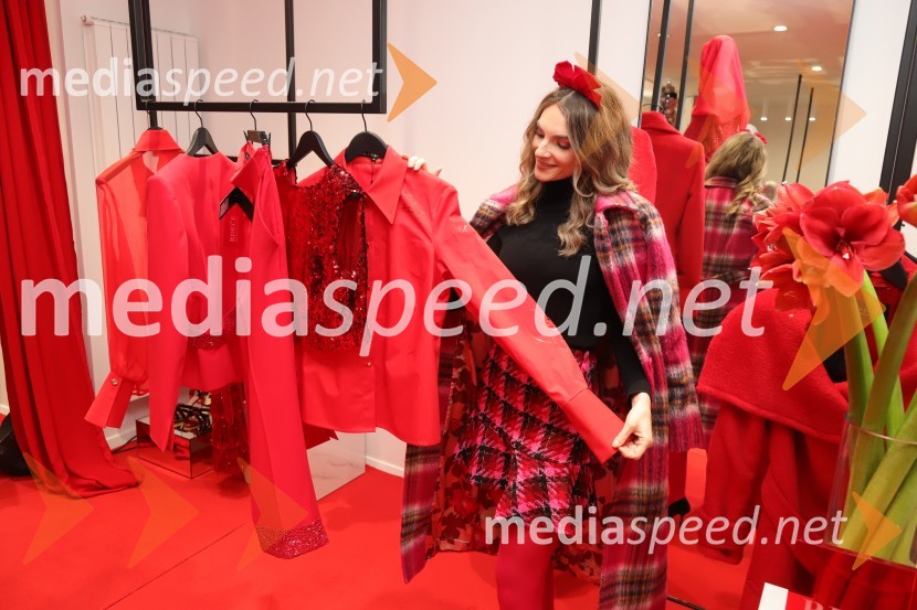  Marisa Višnić Maver, tv voditeljica, manekenkaAmaya in DH fashion s predstavitvijo nove kolekcije Rdeče