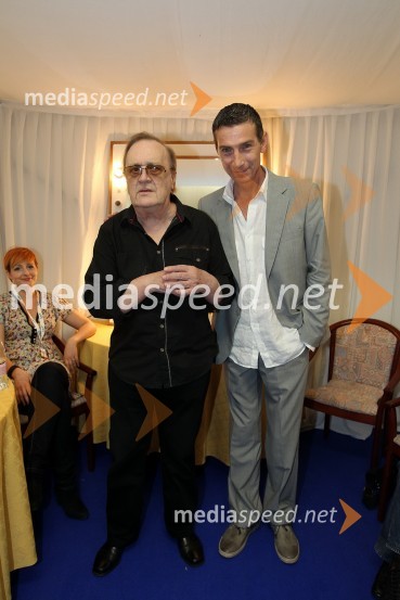  Arsen Dedić, pevec;  Massimo Savić, pevecMassimo Savić, velikemu glasbeniku v slovo