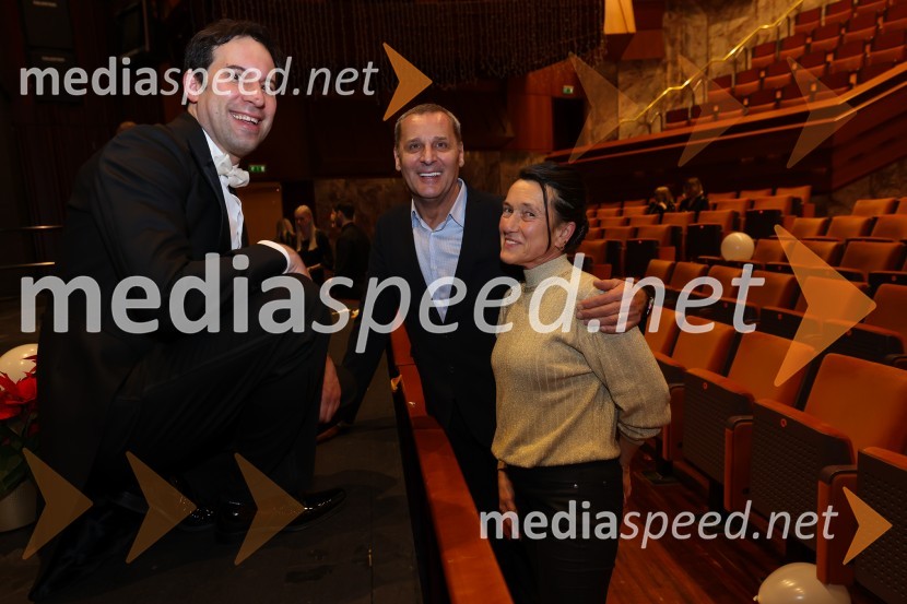  Simon Krečič, umetniški direktor Opere SNG Maribor;  Danilo Rošker, direktor SNG Maribor;  Ivica Flis Smaka,  dr. med., Zdravstveni Zavod Flis MariborBožično-novoletni koncert Opere SNG Maribor