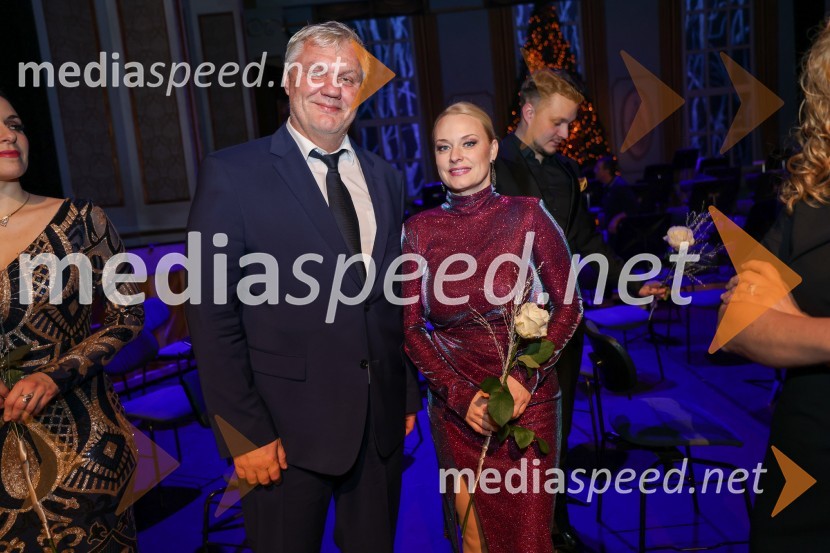  Milan Kuster, predsednik uprave Skupine Lunos;  Sabina  Cvilak, operna pevkaBožično-novoletni koncert Opere SNG Maribor