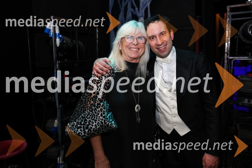  Danica Počkaj;  Simon Krečič, umetniški direktor Opere SNG MariborBožično-novoletni koncert Opere SNG Maribor