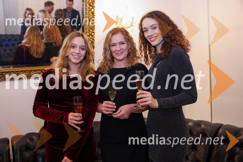  Ališka Kuster;  Damjana Meško Kuster;  Tara KusterBožično-novoletni koncert Opere SNG Maribor