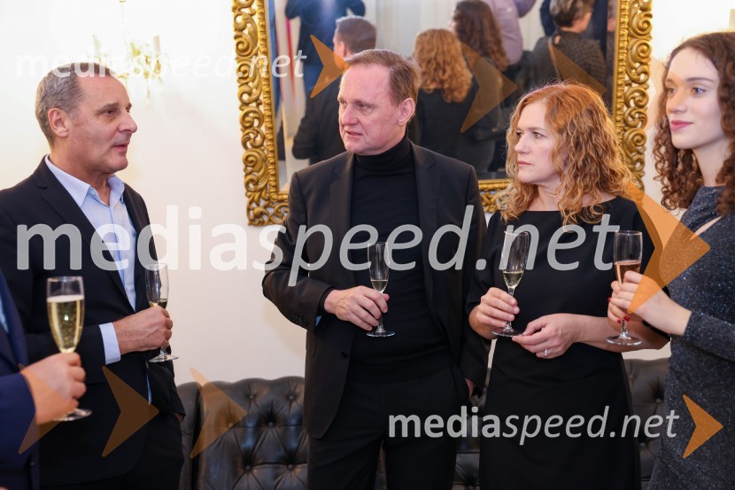  Danilo Rošker, direktor SNG Maribor;  Samo Peter Medved, član uprave, Skupina Lunos;  Damjana Meško Kuster;  Tara KusterBožično-novoletni koncert Opere SNG Maribor