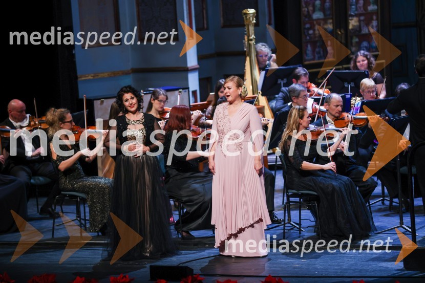  Irena  Petkova, operna pevka;  Andreja Zakonjšek Krt, sopranistkaBožično-novoletni koncert Opere SNG Maribor