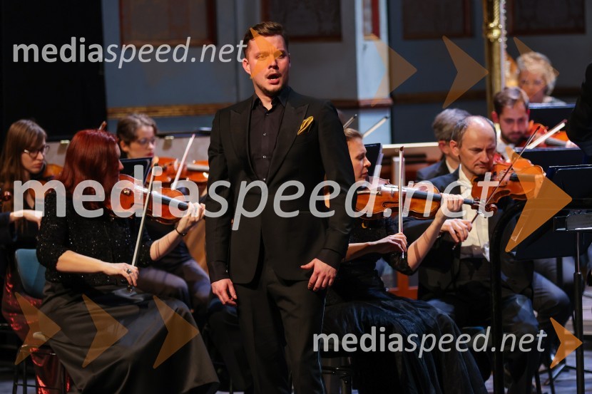  Jaka Mihelač, operni pevecBožično-novoletni koncert Opere SNG Maribor