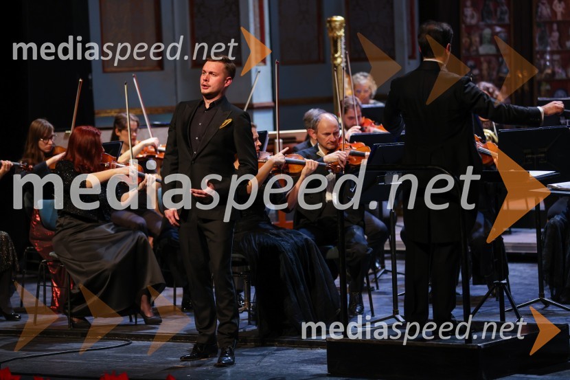  Jaka Mihelač, operni pevecBožično-novoletni koncert Opere SNG Maribor