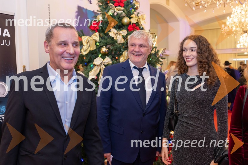  Danilo Rošker, direktor SNG Maribor;  Milan Kuster, predsednik uprave Skupine Lunos;  Tara KusterBožično-novoletni koncert Opere SNG Maribor