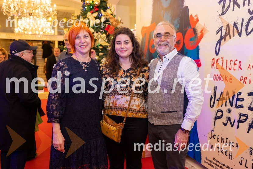  Alenka Štampar;  Maša Štefanac;  Aleksander Štefanac, nekdanji predsednik Zbornice računovodskih servisovBožično-novoletni koncert Opere SNG Maribor