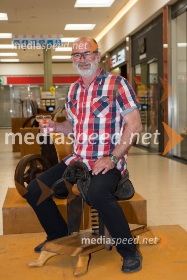  Domen Slana, slikar, oblikovalec in kiparUmrl je Domen Slana, priznani akademski slikar