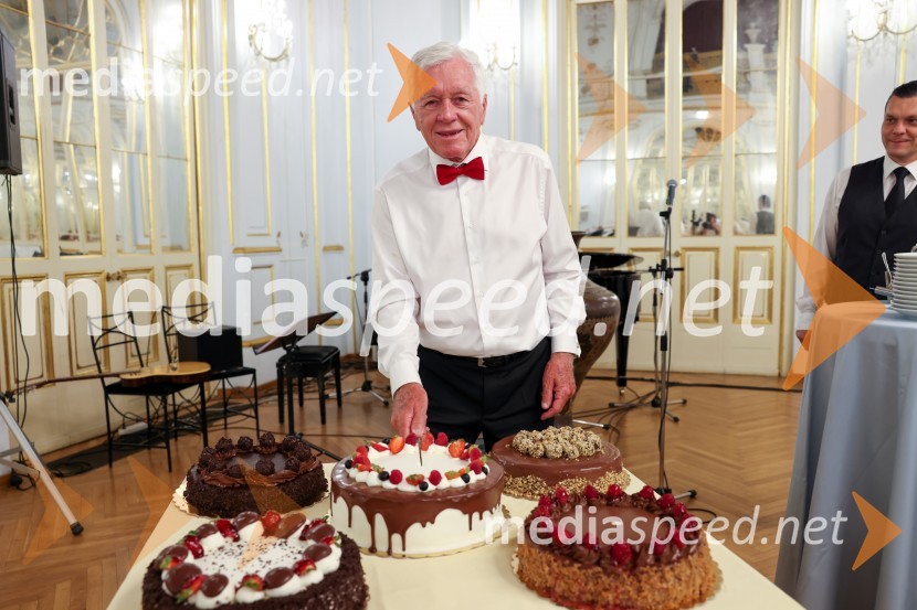  Tone Vogrinec, športni in smučarski funkcionarKoga smo v letu 2022 največkrat ujeli v naše objektive