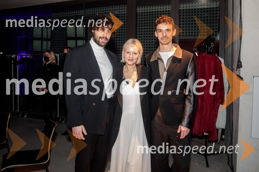  Benjamin Krnetić, igralec;  Polona  Juh, igralka;  Nejc Cijan Garlatti, igralecGibanje, premiera gledališke igre v Cukrarni