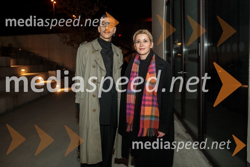  Matjaž Plošinjak, modni oblikovalec;  Eva Mahkovic, dramaturginjaGibanje, premiera gledališke igre v Cukrarni