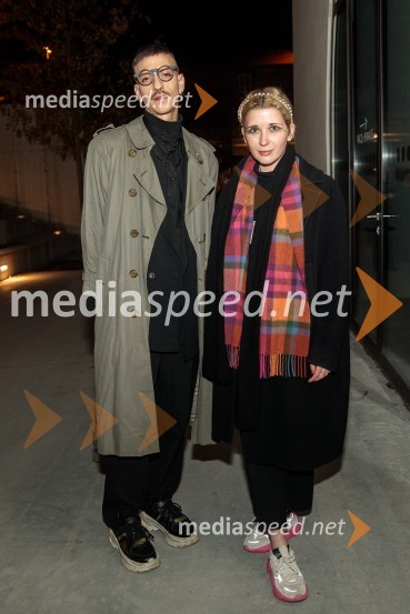  Matjaž Plošinjak, modni oblikovalec;  Eva Mahkovic, dramaturginjaGibanje, premiera gledališke igre v Cukrarni