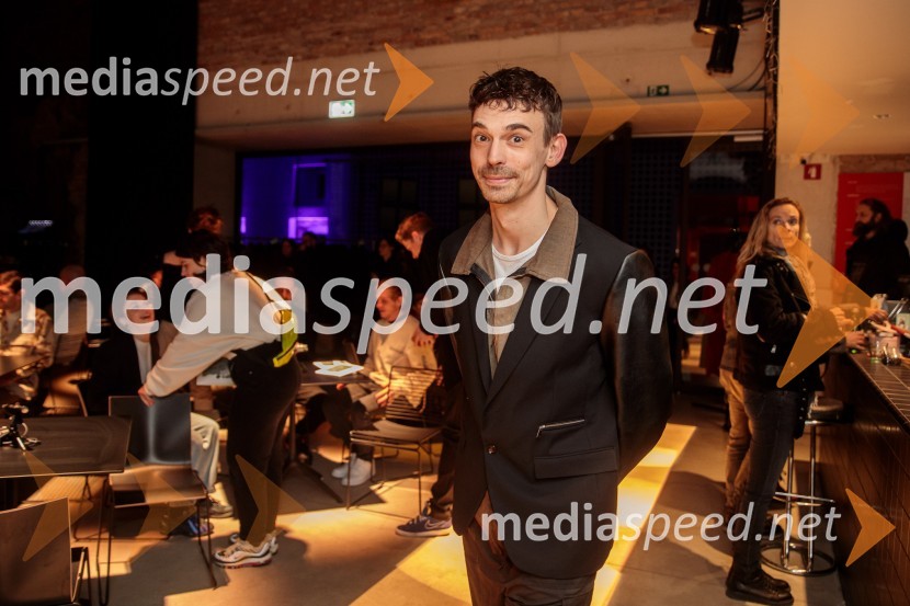  Nejc Cijan Garlatti, igralecGibanje, premiera gledališke igre v Cukrarni