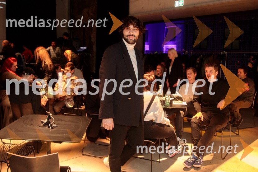  Benjamin Krnetić, igralecGibanje, premiera gledališke igre v Cukrarni