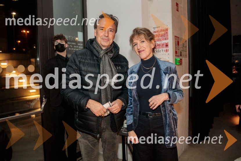  Tomislav Čizmić, direktor uprave, Mercator d. d.;  Vesna Jurca Tadel, ravnateljice SNG Drama LjubljanaGibanje, premiera gledališke igre v Cukrarni