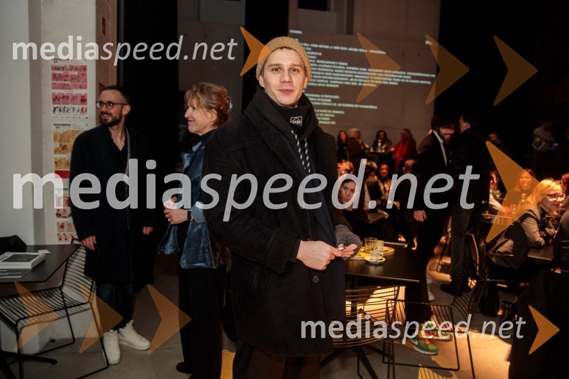  Timon Šturbej, igralecGibanje, premiera gledališke igre v Cukrarni