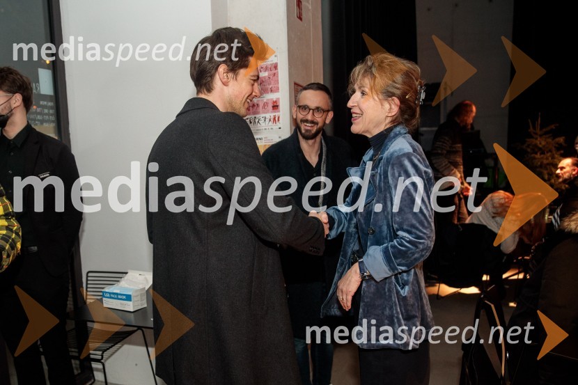  Matej Zemljič, igralec;  Jernej Pristov, vodja službe za odnose z javnostmi SNG Drama Ljubljana;  Vesna Jurca Tadel, ravnateljice SNG Drama LjubljanaGibanje, premiera gledališke igre v Cukrarni