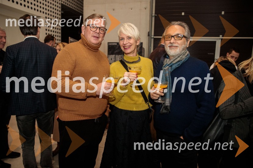  Robert Waltl, direktor, Mini teater;  Sanja Jurca Avci, scenografinja;  ... Gibanje, premiera gledališke igre v Cukrarni