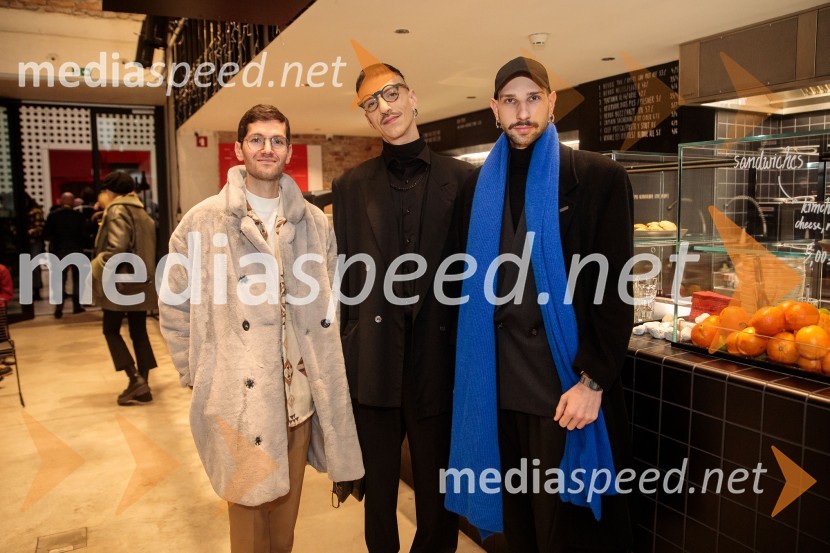  ... ;  Matjaž Plošinjak, modni oblikovalec;  ... Gibanje, premiera gledališke igre v Cukrarni