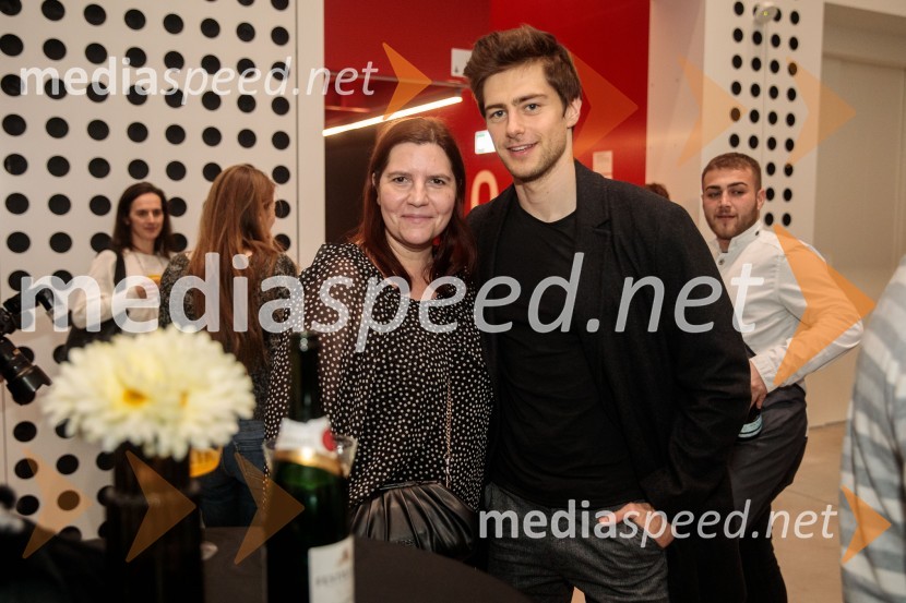  Teja Pelko, novinarka, Svet24;  Matej Zemljič, igralecGibanje, premiera gledališke igre v Cukrarni