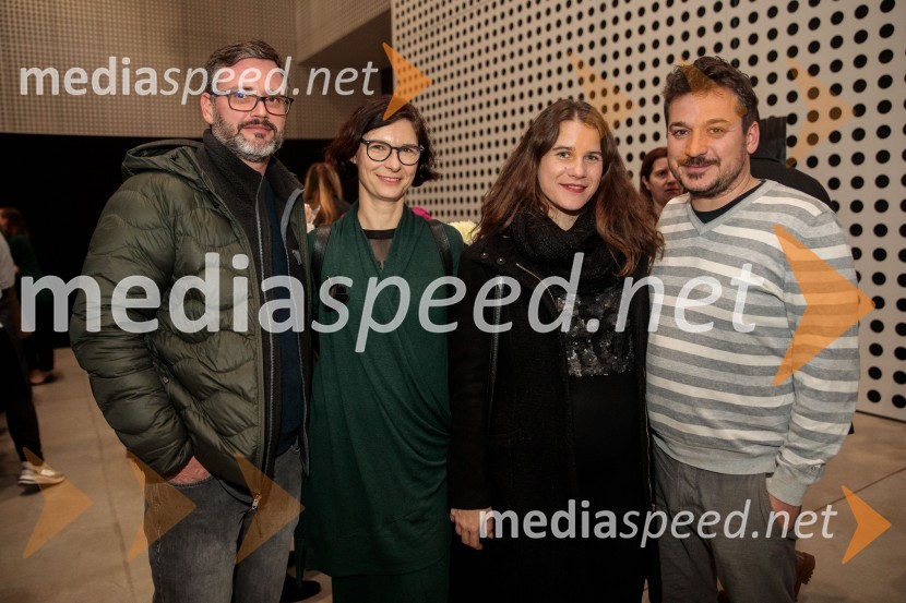  ... ;  Špela Zorn, organizatorka programa SNG Drama Ljubljana;  Eva Kraševec, dramaturginja;  ... Gibanje, premiera gledališke igre v Cukrarni