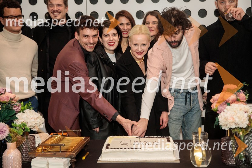  Nejc Cijan Garlatti, igralec;  ... ;  Polona  Juh, igralka;  Benjamin Krnetić, igralecGibanje, premiera gledališke igre v Cukrarni