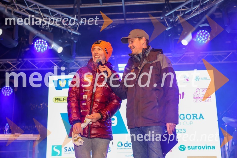  Petra Vlhova, smučarka (Slovaška);  Mitja Šeško, moderator prireditev Žreb prvega veleslaloma 59. Zlate lisice