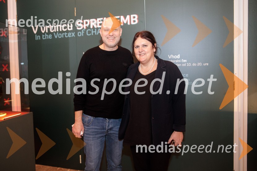  Mitja Čander, direktor, založba Beletrina;  Uršula Cetinski, generalna direktorica, Cankarjev domMoja vojna harmonika, premiera zgodovinskega kabareta