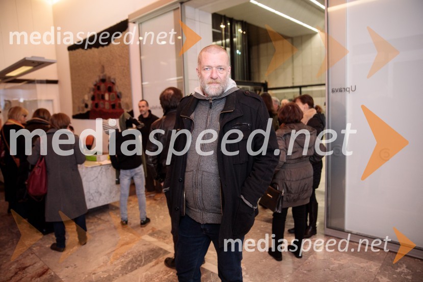  Jernej Lorenci, gledališki režiserMoja vojna harmonika, premiera zgodovinskega kabareta